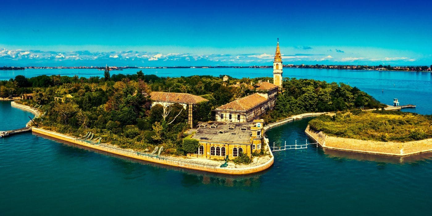 01-poveglia-venezia.jpg