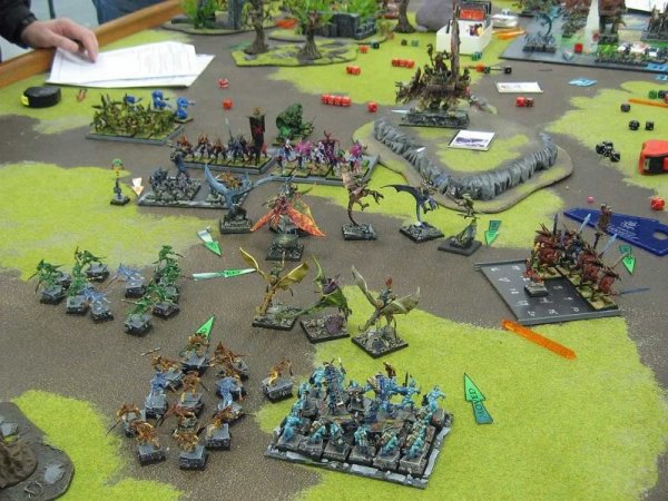 corecompalternatevsdemonsLategame2.jpg corecompalternatevsdemonsLategame2.jpg