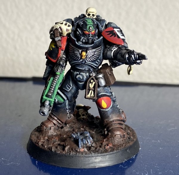 warden20211029_deathwatch_heavy intercessor sergeant blood angel 02.jpg