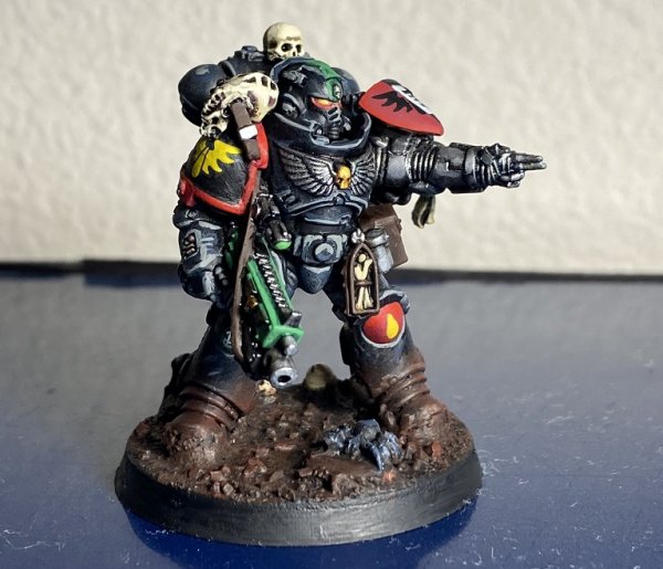 warden20211029_deathwatch_heavy intercessor sergeant blood angel 01.jpg