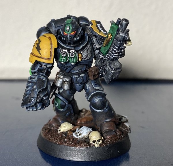 warden20220109_intercessor sergeant_marine malevolent powerfist 1.jpg