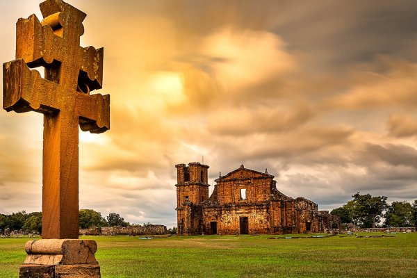 Long_Exposure_Shot_in_the_Ruins_of_São_Miguel_das_Missões.jpg