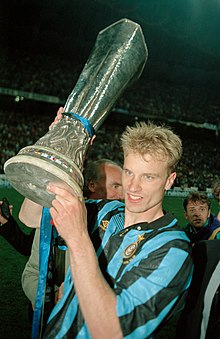 Dennis_Bergkamp_-_FC_Inter_-_Coppa_UEFA_1993-94.jpg