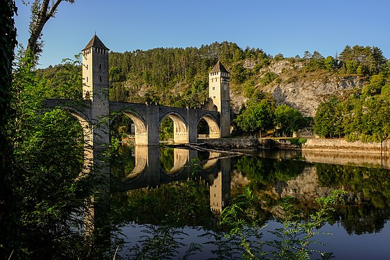 Pont_Valentré_à_l'aurore.jpg