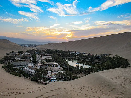 Amanecer,_Laguna_la_Huacachina.jpg