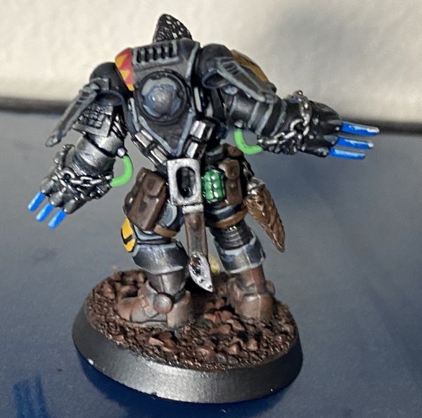 warden20220507_space wolves reiver with lightning claws 6.jpg