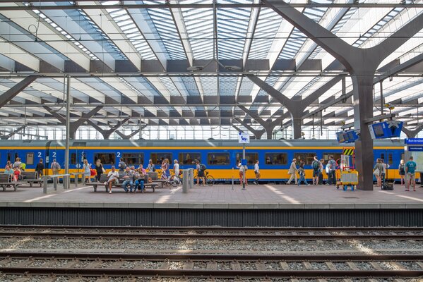 train-station-rotterdam-netherlands-546344.jpeg