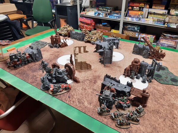 Tallarn vs Orks_Setup2.jpg Tallarn vs Orks_Setup2.jpg