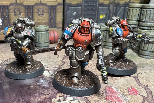 warden20250712_iron guard 01 desk lamp.jpg