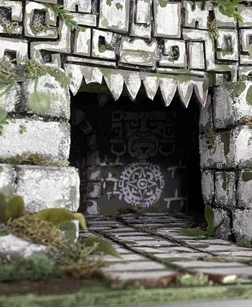 warden20200716_burial mount entrance.jpg