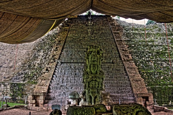 Copan Hieroglyphic Stairway.jpg