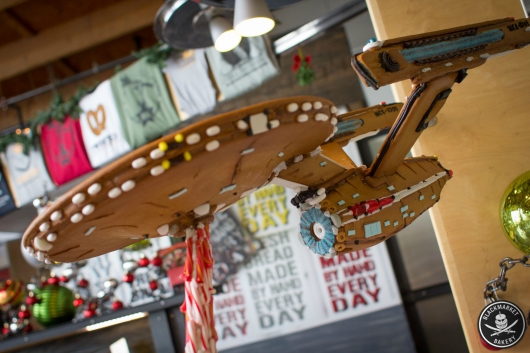 star-trek-enterprise-gingerbread-01-530x353.jpg