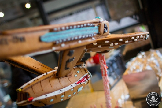 star-trek-enterprise-gingerbread-03-530x353.jpg