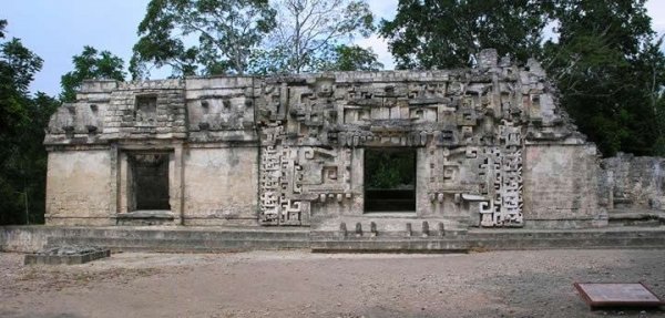 chicanna-mayan-ruins-campeche-6110022.jpg