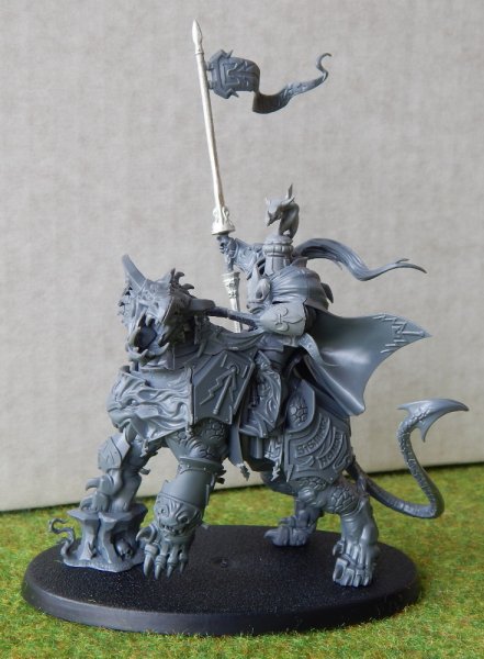 bretonnian on dragon-thing.jpg