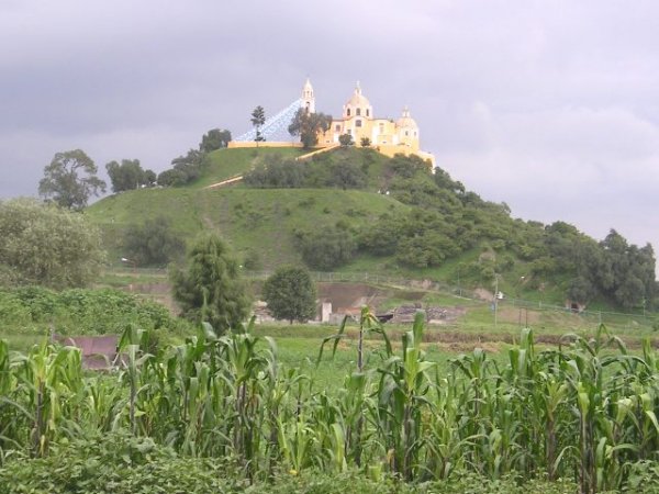 Mexico_Pue_Cholula_Pyramid_03.jpg