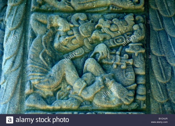 mayan-date-glyph-on-stela-d-at-the-ruins-of-quirigua-guatemala-B1CHJR.jpg