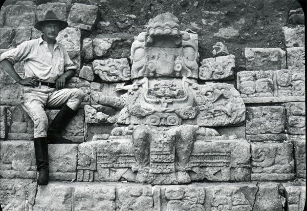 Geaorge-b-Gordon-Hieroglyphics-in-copan-Honduras-1900.jpg