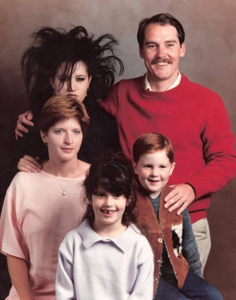 man_file_1066725_80s-family-portrait.jpg