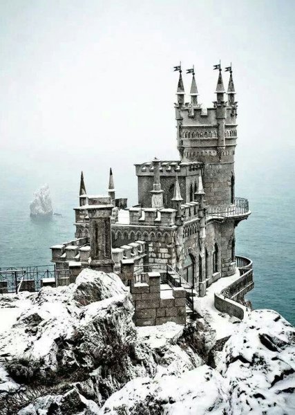 swallow's nest castle, ukraine.jpg