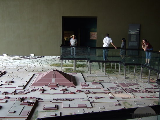 scale-model-of-teotihuac-n-san-juan-teotihuacan.jpg