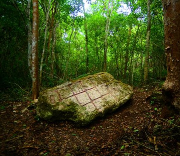 lagunita-stela-2-view.jpg