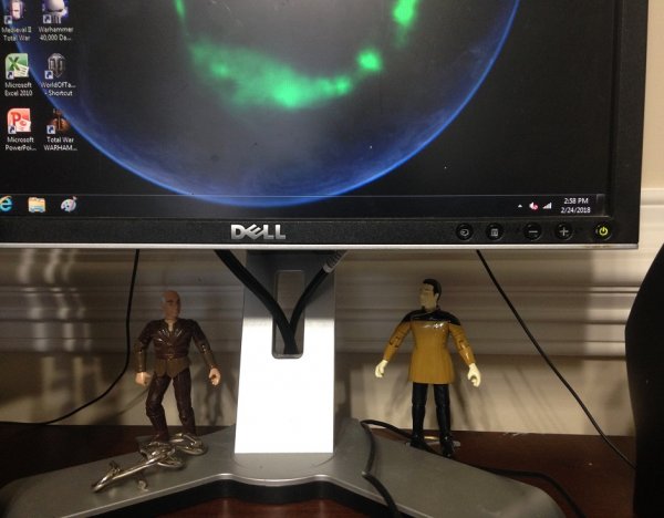 warden201802_desk.jpg warden201802_desk.jpg