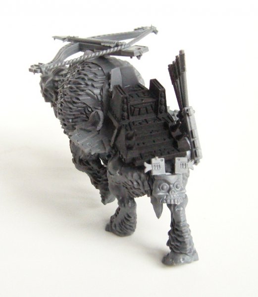 mournfang_stegadon_conversion2.jpg