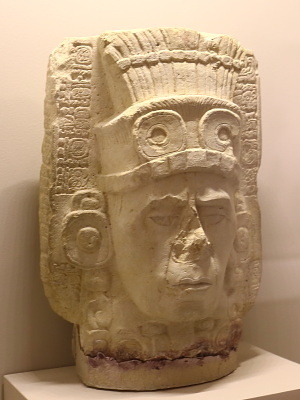 Portaincensario de piedra, Grupo IV, Palenque, Clásico Tardío 600-900.jpg Portaincensario de piedra, Grupo IV, Palenque, Clásico Tardío 600-900.jpg
