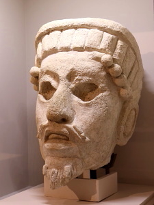 Retrato en estuco, Comalcalco, Clásico Tardío 600-900.jpg Retrato en estuco, Comalcalco, Clásico Tardío 600-900.jpg