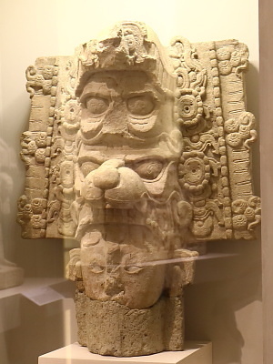 Fragmento de escultura de gobernante, Toniná, Clásico Tardío 600-900.jpg