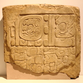 Fragmento de lápida, Chinikijá, Clásico Tardío 600-900.jpg