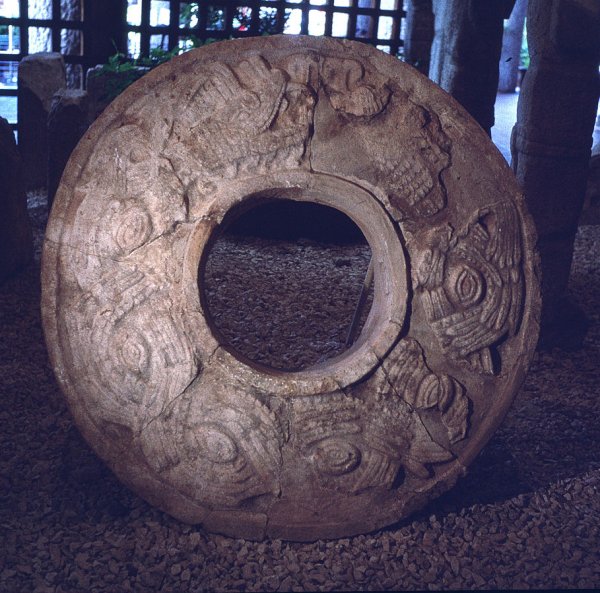 Chichen_Itza_BallSpRing.jpg