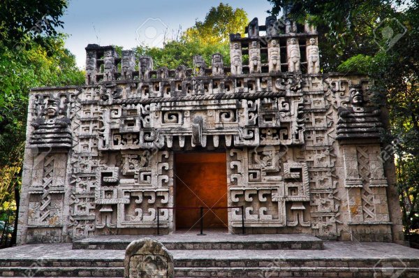 14654470-replica-of-temple-of-hochoob-mexico-city-mexico.jpg