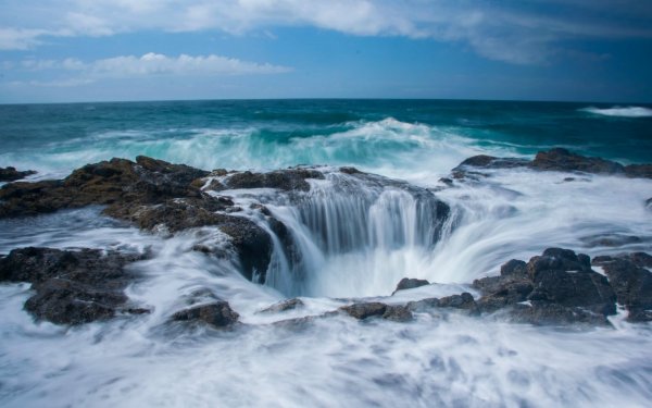 thors-well-oregon-usa-shutterstock_1147344110-1680x1050.jpg