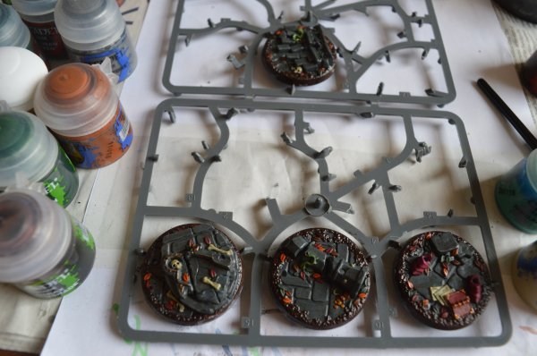 Castigator bases.jpg Castigator bases.jpg
