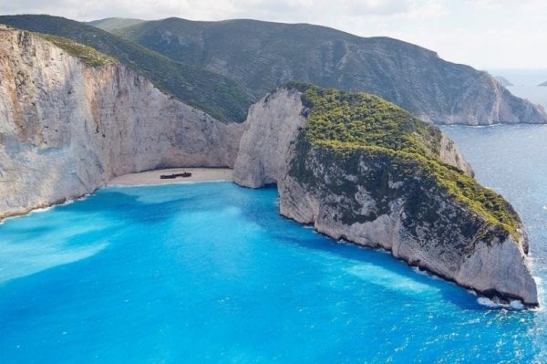 Shipwreck-On-Zakynthos-Island-1-770x513.jpg