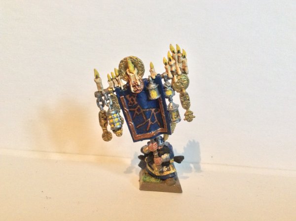 Dwarf Battle Standard Bearer 1.jpeg